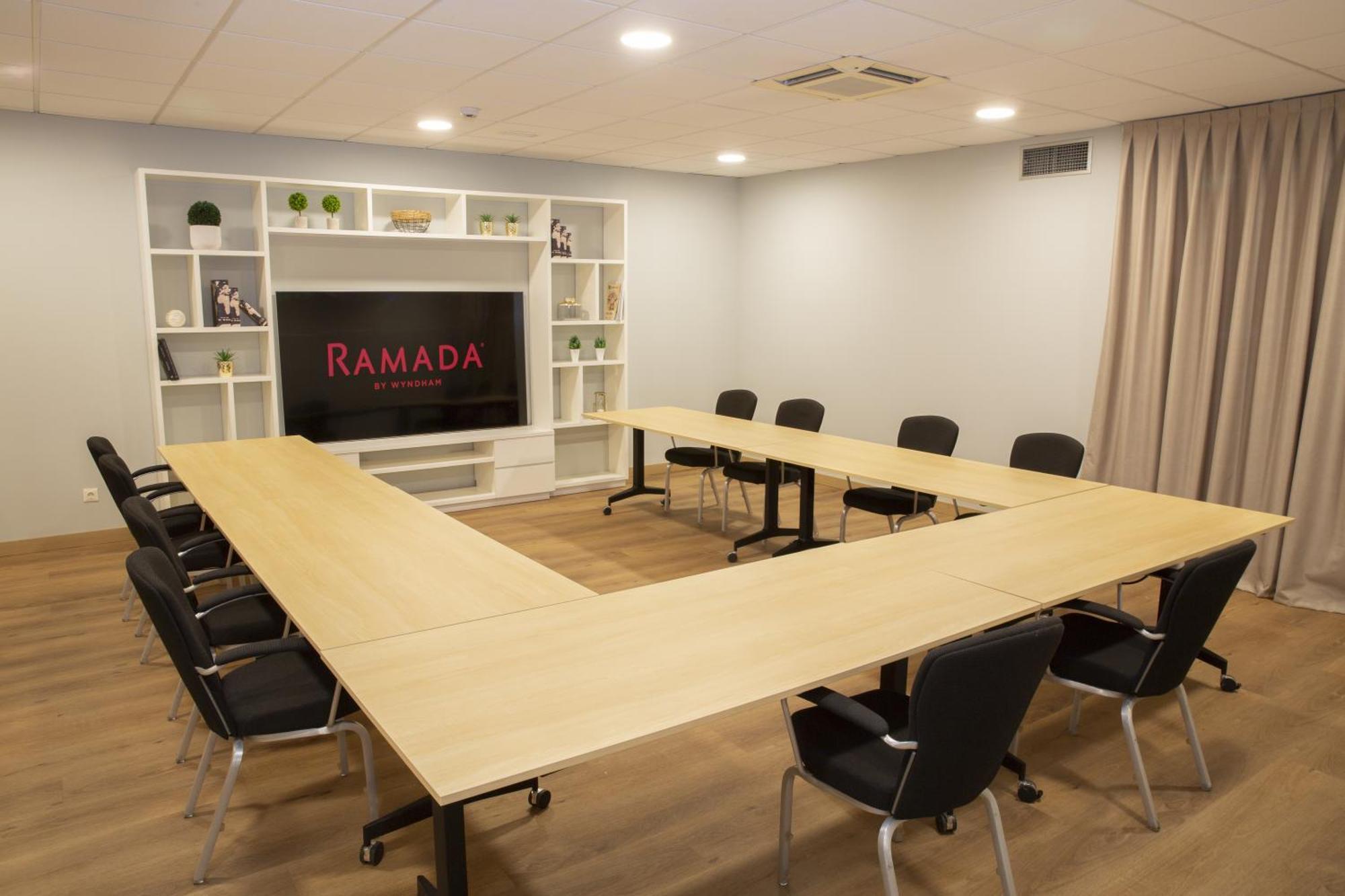 מלון Ramada By Wyndham Madrid חטאפה מראה חיצוני תמונה