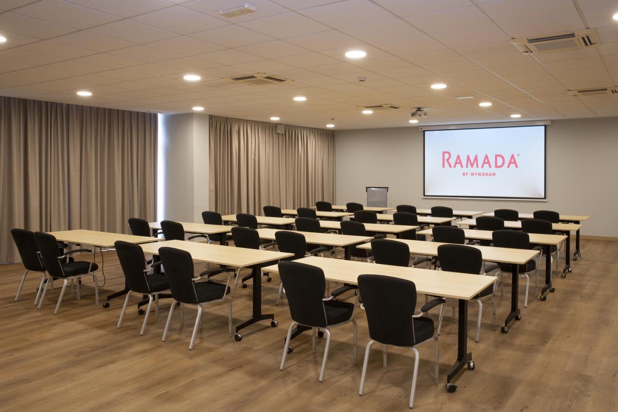 מלון Ramada By Wyndham Madrid חטאפה מראה חיצוני תמונה