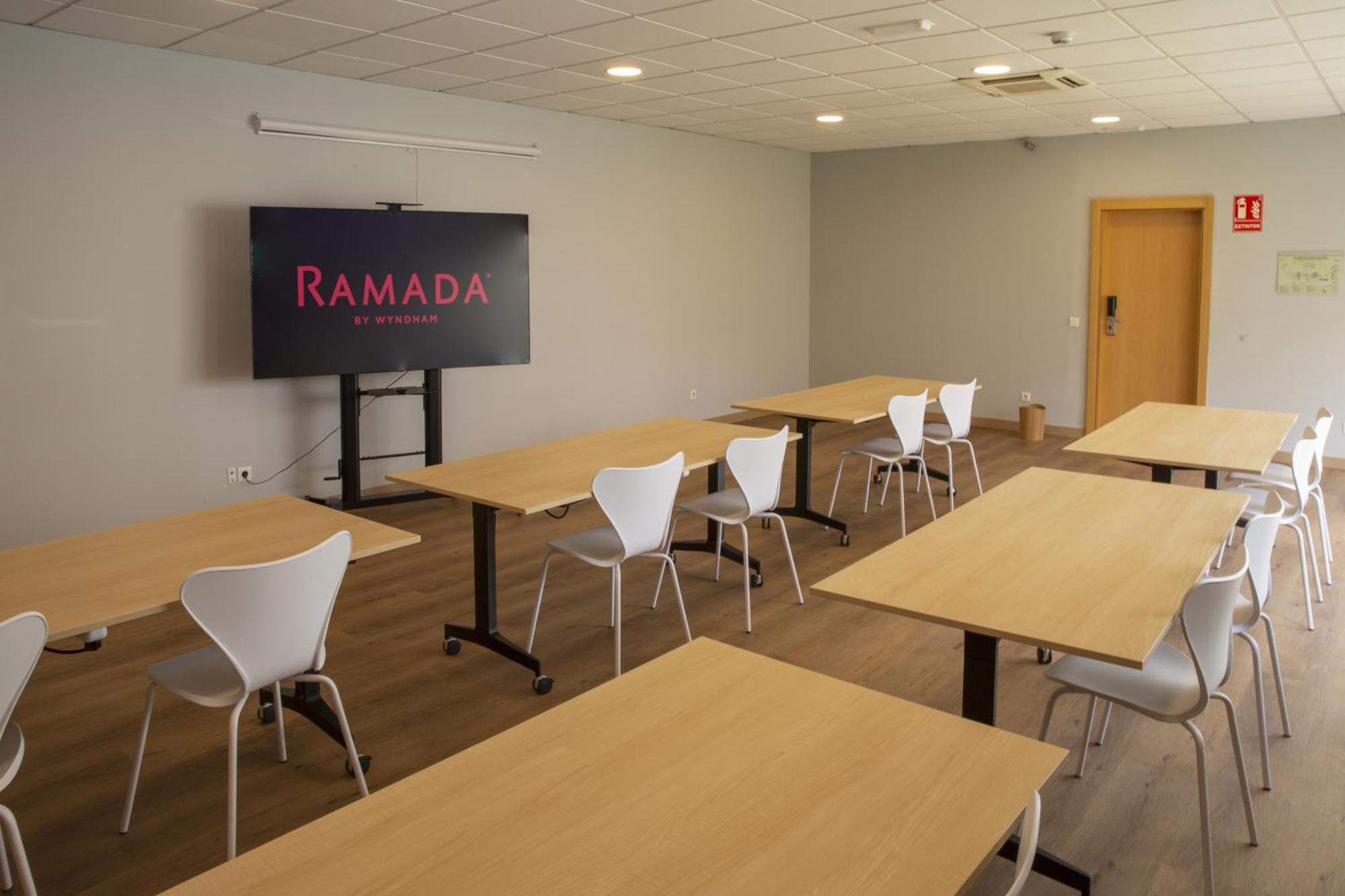 מלון Ramada By Wyndham Madrid חטאפה מראה חיצוני תמונה